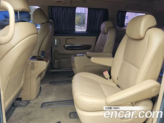 Kia Carnival 2015 thumb 4