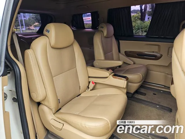 Kia Carnival 2015 thumb 9