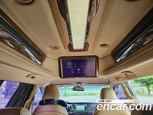 Kia Carnival 2015 thumb 8