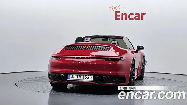 Porsche 911 2021 thumb 4