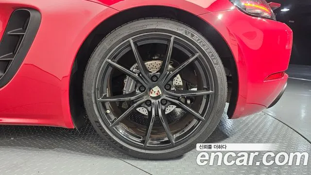 Porsche Cayman 2017 thumb 2