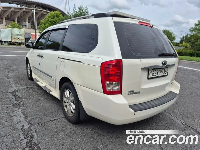 Kia Carnival 2011 thumb 7
