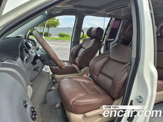 Kia Carnival 2011 thumb 8