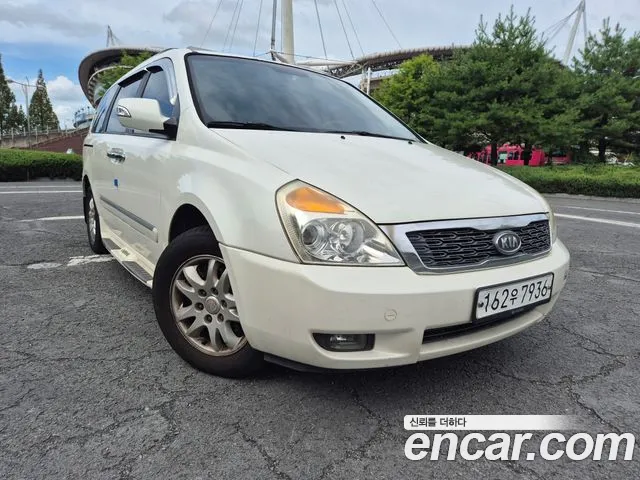 Kia Carnival 2011 thumb 11