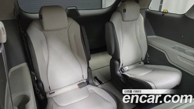 Kia Carnival 2024 thumb 2