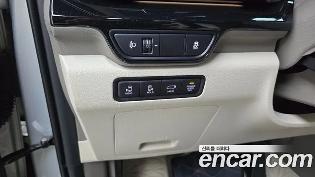 Kia Carnival 2024 thumb 3