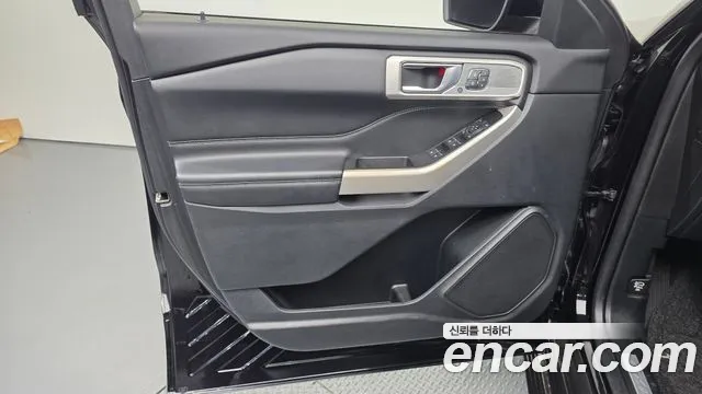 Ford Explorer 2020 thumb 5