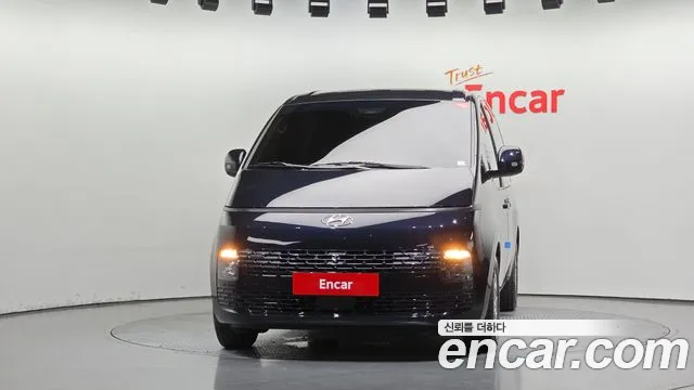 Hyundai Staria 2023 thumb 6
