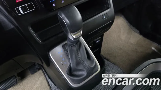 Hyundai Staria 2023 thumb 10