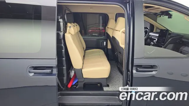 Hyundai Staria 2023 thumb 3