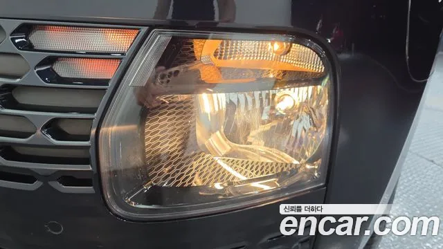 Hyundai Staria 2023 thumb 2