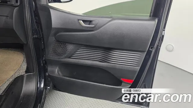 Hyundai Staria 2023 thumb 5