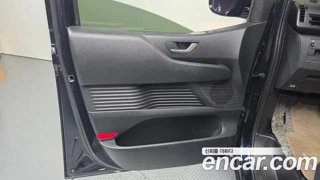 Hyundai Staria 2023 thumb 8