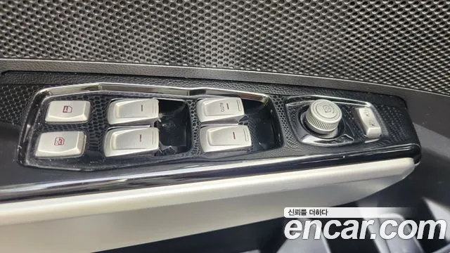 KG_Mobility_Ssangyong TIBOLI 2016 thumb 3