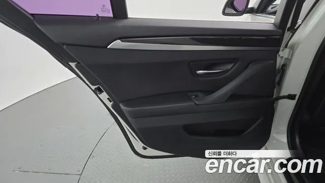 BMW 5 серии 2013 thumb 3