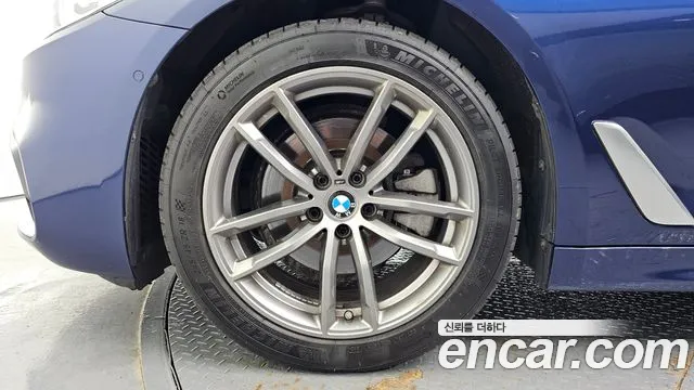 BMW 5 серии 2017 thumb 2