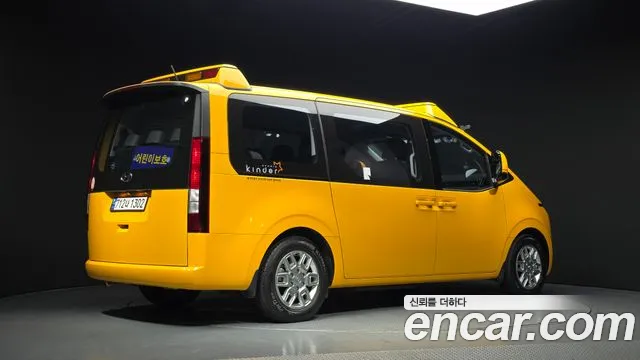 Hyundai Staria 2024 thumb 9