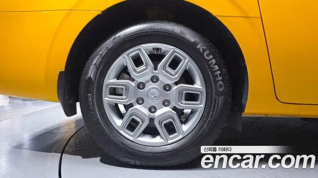 Hyundai Staria 2024 thumb 4