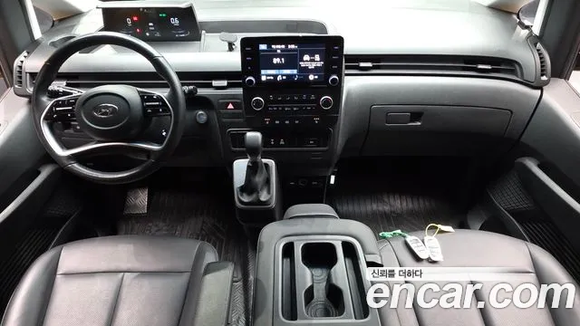 Hyundai Staria 2024 thumb 12