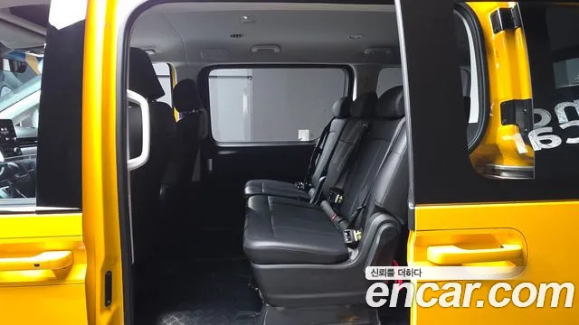 Hyundai Staria 2024 thumb 2