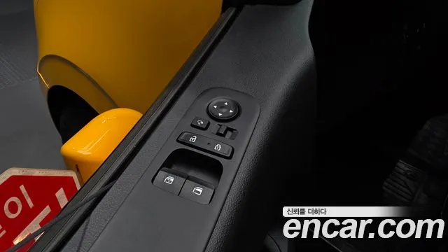 Hyundai Staria 2024 thumb 6