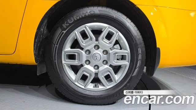 Hyundai Staria 2024 thumb 3