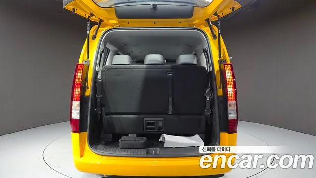Hyundai Staria 2024 thumb 8