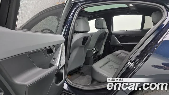 BMW 5 серии 2025 thumb 4