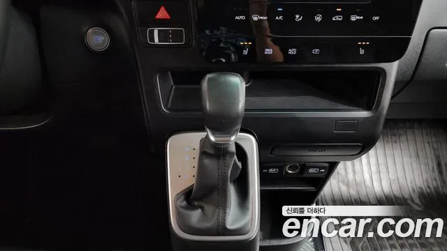 Hyundai Staria 2023 thumb 5