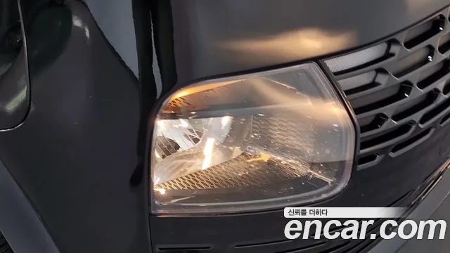 Hyundai Staria 2023 thumb 2