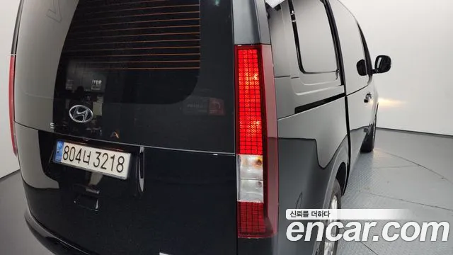 Hyundai Staria 2023 thumb 7