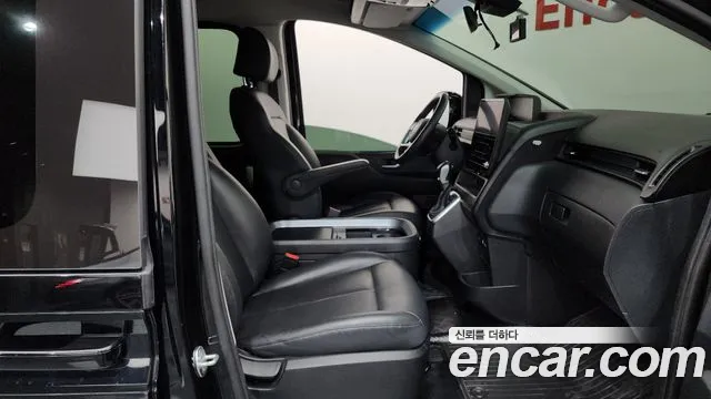 Hyundai Staria 2023 thumb 11