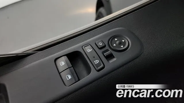 Hyundai Staria 2023 thumb 3