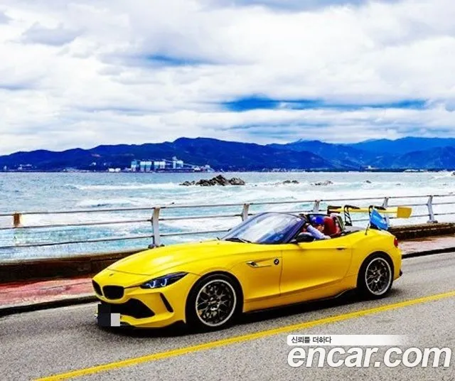 BMW Z4 2011 thumb 12