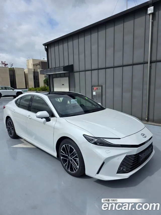Toyota Camry 2026 thumb 2