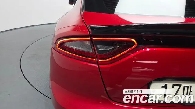 Kia Stinger 2017 thumb 4