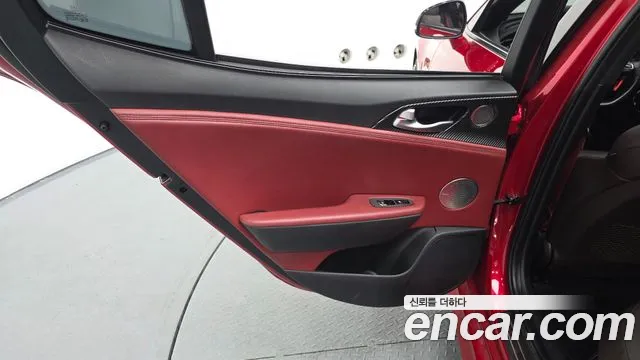 Kia Stinger 2017 thumb 9