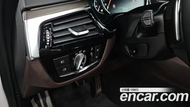 BMW 5 серии 2017 thumb 6