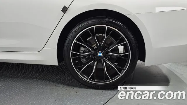 BMW 5 серии 2017 thumb 8