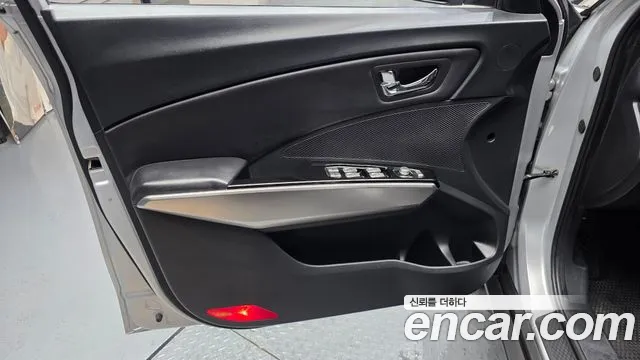 KG_Mobility_Ssangyong TIBOLI 2015 thumb 3