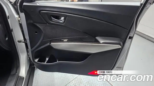 KG_Mobility_Ssangyong TIBOLI 2015 thumb 9