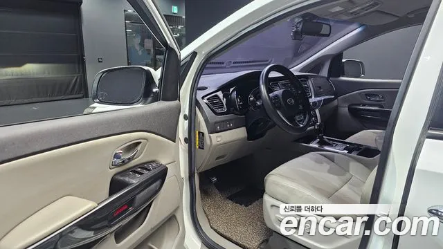 Kia Carnival 2015 thumb 9