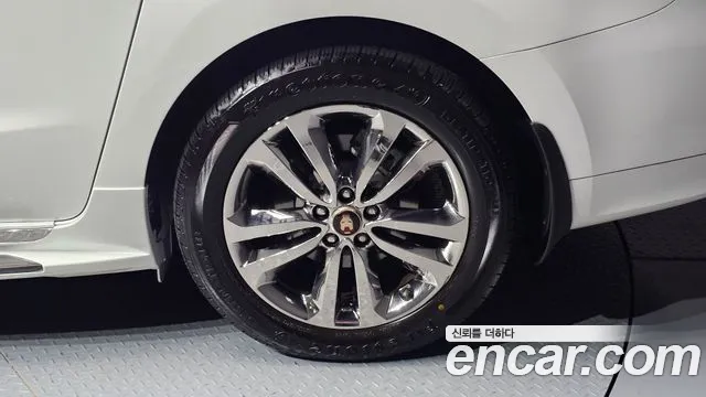 Kia Carnival 2015 thumb 10