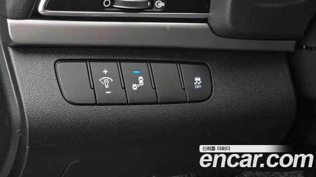 Hyundai Avante 2017 thumb 12