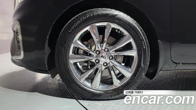 Kia Carnival 2019 thumb 3