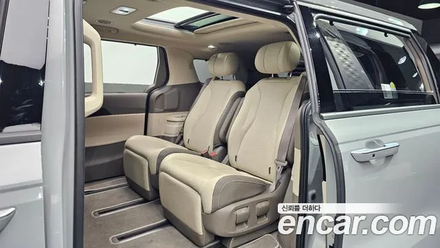 Kia Carnival 2024 thumb 11
