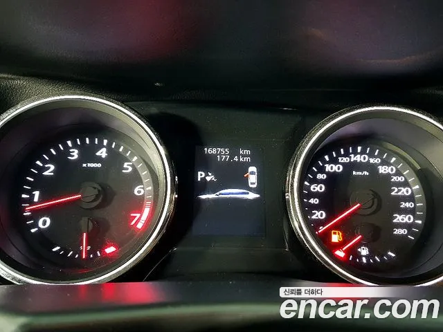 Renault Latitude 2012 thumb 3