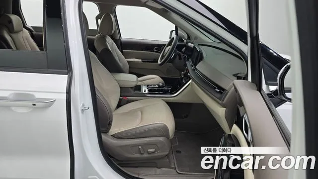 Kia Carnival 2023 thumb 3