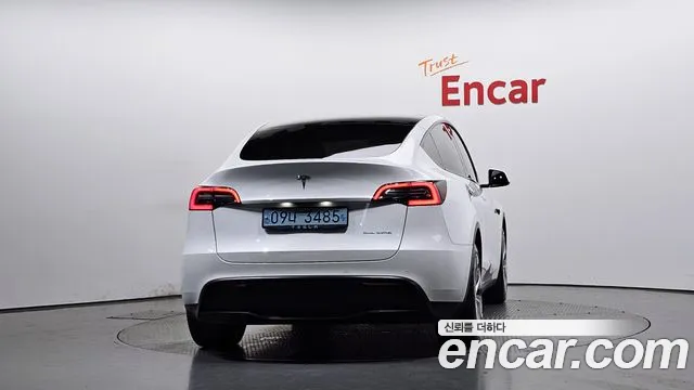 Tesla Model Y 2021 thumb 3