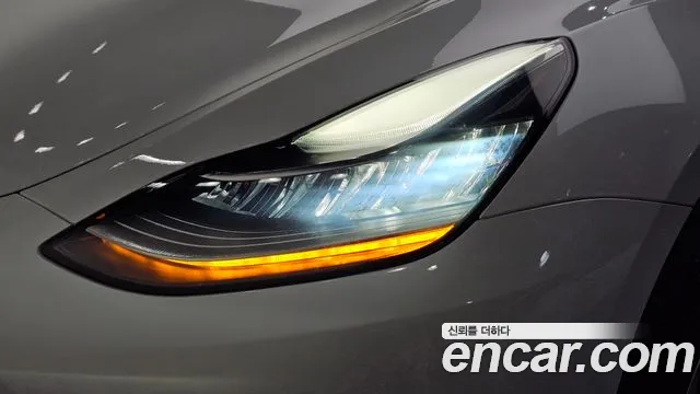 Tesla Model Y 2021 thumb 5